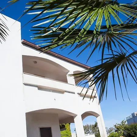 Arancio فندق ليبورانو